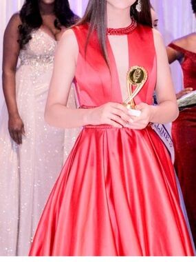 $700 Sherri hill dress pageant ball gown red 2